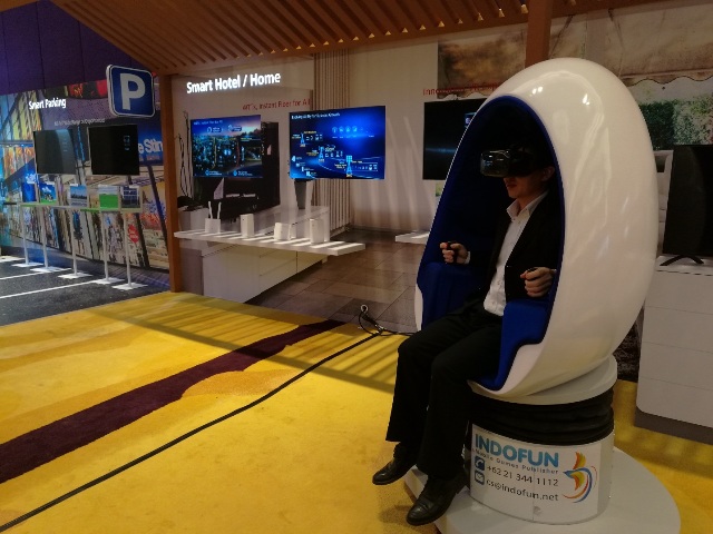 华为在印尼ICT体育产业峰会上基于WTTx （无线宽带到户）现场模拟了真实家庭宽带下观看体育赛事的VR体验
